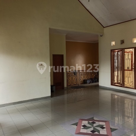 Jual Cepat, Rumah 2Lantai Rapih Dan Bagus Di Komp Duta Indah, Nego 