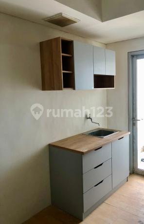 Jual Cepat, Unit 2Br Furnished View Pool dan Danau di Greenlake, Nego