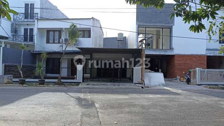 Dijual Rumah 2 Lantai Komplek Dirjen Moneter Kkembangan