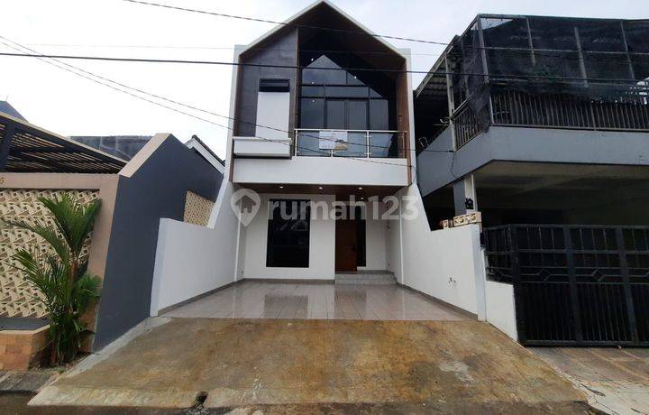 Rumah Dalam Cluster Strategis Graha Raya Tangerang Selatan