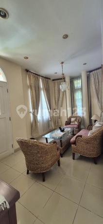 Rumah Hook dengan Taman Cantik Siap Huni Legenda Wisata Cibubur