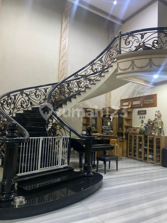 RUMAH MEWAH FULL MARMER DI KOMPLEK TAMAN ANGGREK BANDUNG