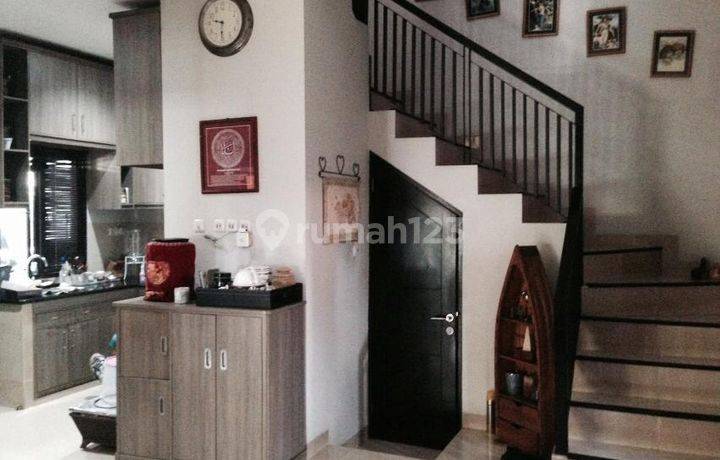 Rumah Hook Di Pondok Labu Dalam Komplek Fenomerad Residence