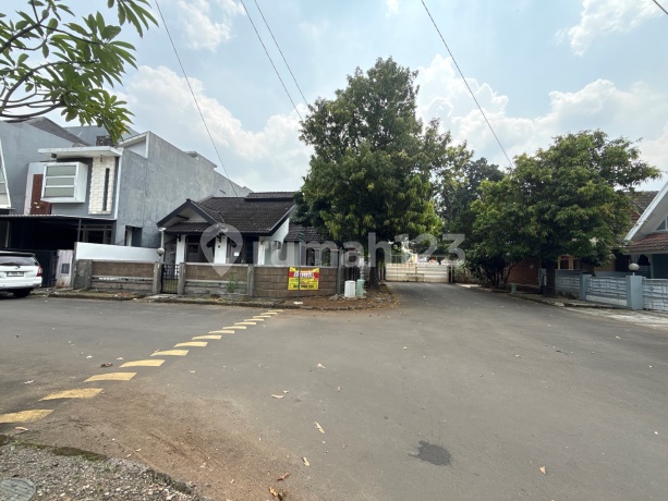 Rumah Hoek Strategis untuk Investasi/Tinggal/Usaha Rumahan/Kost2an Rumah Hoek Strategis untuk Investasi/Tinggal/Usaha Rumahan/Kost2an