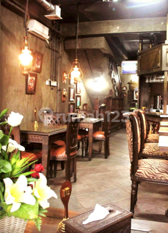 4-Story Shop House in the Cempaka Mas Wholesale Business Area