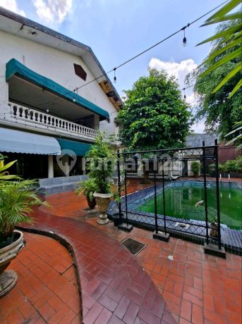 Rumah Lama Terawat Lokasi Komersil Kemang