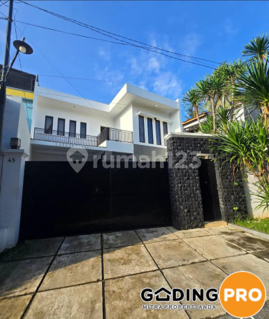 For Sale Well-Maintained House in Cinere Megapolitan