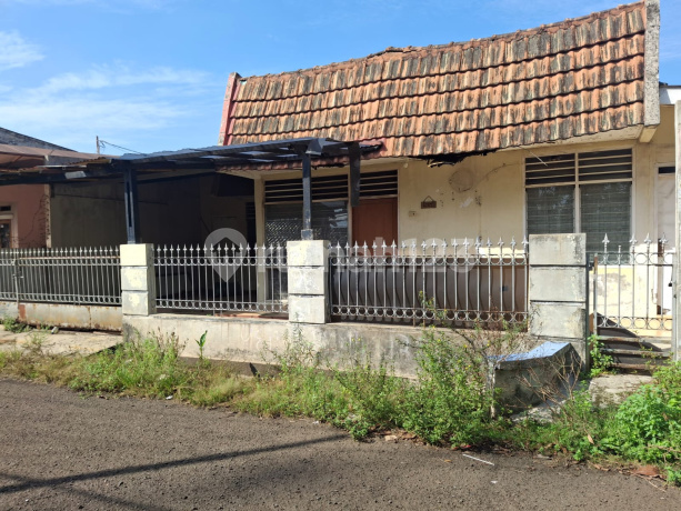 Dijual Segera, Hitung Tanah Saja Posisi Hoek di Ciledug Dijual Segera, Hitung Tanah Saja Posisi Hoek di Ciledug