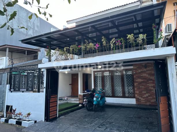 Rumah bagus 2 lantai siap huni strategis di buaran Jakarta timur