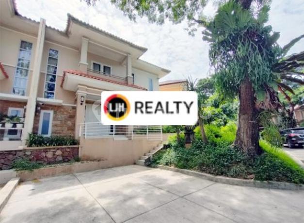Luxurious Green 2-Storey House in Villa Panbil Batam Luxurious Green 2-Storey House in Villa Panbil Batam