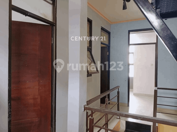 Rumah Minimalis Modern Siap Huni di Edelweiss Townhouse Bandung Rumah Minimalis Modern Siap Huni di Edelweiss Townhouse Bandung