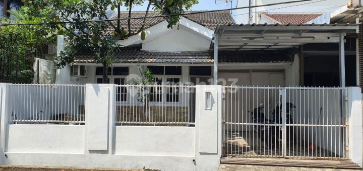 Rumah SHM Hadap Barat di Perumahan Buana Indah