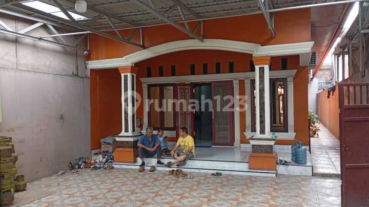 For Sale House on Jl Menteng 7