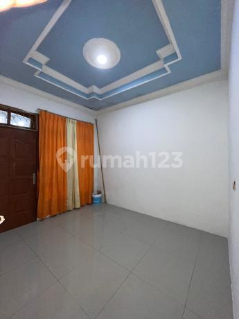 Rumah 2 Lantai One Gate Sytem di Villa Tomang Baru