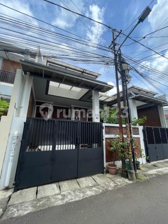 Di Jual Rumah Siap Huni 2 Lantai di Meruya Utara Rumah Butuh Minim Renovasi SHM di Jl. Mawar Putih No.10, Meruya Utara, Kembangan, Kota Jakarta Barat, Dki Jakarta, Indonesia, 11620, Meruya