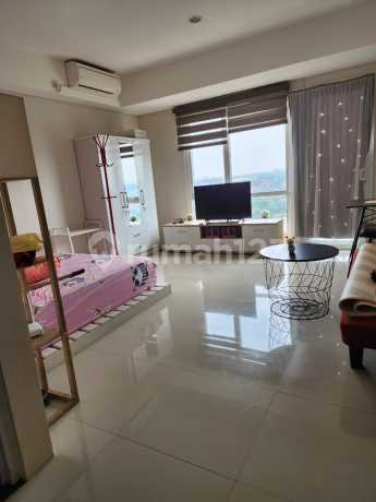 Studio Lantai Rendah Apartemen Breeze Minimalis