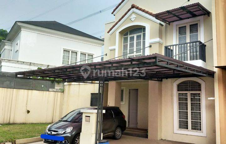 Rumah 2 lantai 3 kamar hadap timur laut di Rolling Hills