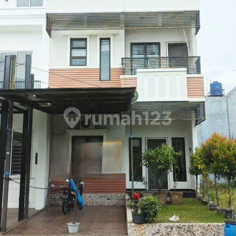 Rumah 2 lantai 3+1 kamar hadap selatan di Taman Holandia