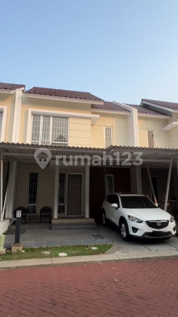 Rumah 2 lantai 3 kamar hadap barat laut di Boston Rumah 2 lantai 3 kamar hadap barat laut di Boston