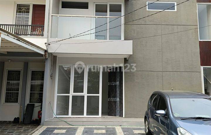 Rumah siap huni 2 lantai 3 kamar di Taman Osaka