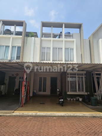 Rumah 2,5 lantai 3 kamar hadap barat di Boston Village Rumah 2,5 lantai 3 kamar hadap barat di Boston Village