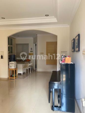 Rumah 2 lantai 3+1 kamar siap huni di Taman Bromo Rumah 2 lantai 3+1 kamar siap huni di Taman Bromo