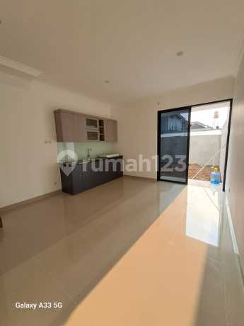 Rumah Baru Siap Huni 3 Lantai dengan Roof Top di Graha Cinere Rumah Baru Siap Huni 3 Lantai dengan Roof Top di Graha Cinere