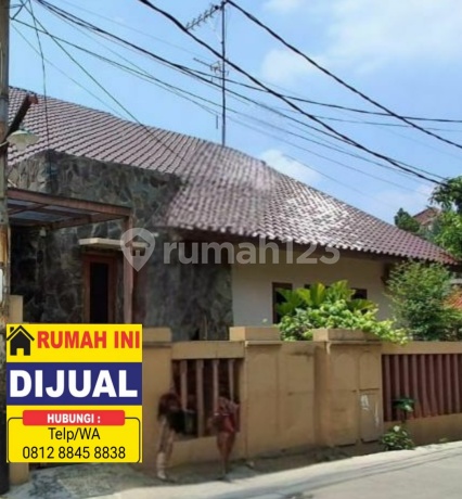 A sturdy and spacious ready-to-occupy hook house in Pondok Gede, Bekasi.