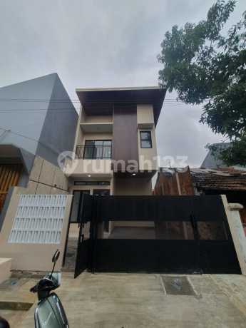 Rumah Baru 2 Lantai Siap Huni,Bebas Banjir,Semi Furnished di Perumahan Villa Indah Permai,Golden City,Teluk Pucung,Bekasi Utara Dekat Summarecon Bekasi