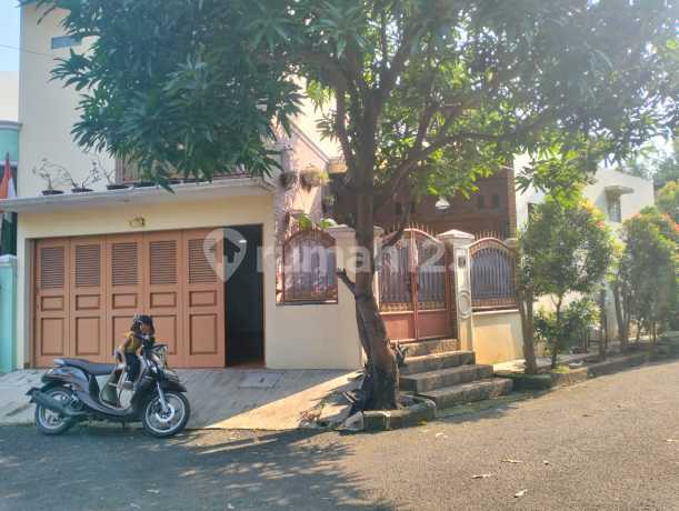 2-Story Hook House at Below Market Price in Duta Bumi Housing, Harapan Indah City, Pejuang, Medan Satria, Bekasi
