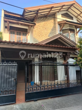 Rumah Luas dan Asri di Larangan Indah Ciledug