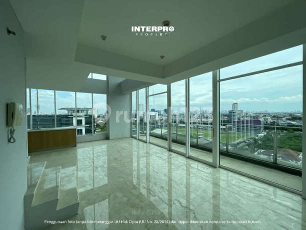 Spacious Apartment, Large Living Room, And Renovated Bathroom Spacious Apartment, Large Living Room, And Renovated Bathroom