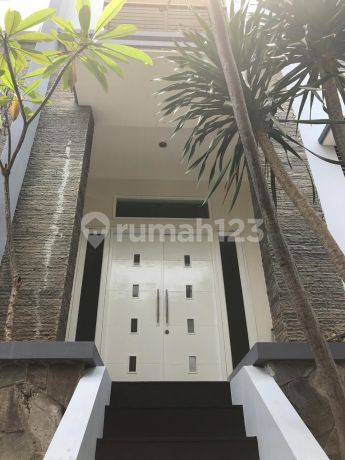 Rumah 3 Lantai Siap Huni di Ancol Jakarta Utara