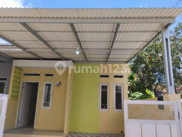 Dijual Rumah Baru di Sayap Taman Kopo Indah Dijual Rumah Baru di Sayap Taman Kopo Indah