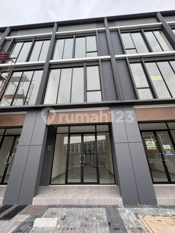 Disewa, Ruko Hampton Avenue Brand New 3 Lantai Siap Pakai