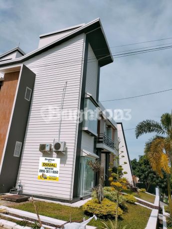 3-STORY LUXURY HOUSE IN BORNEO PARADISO