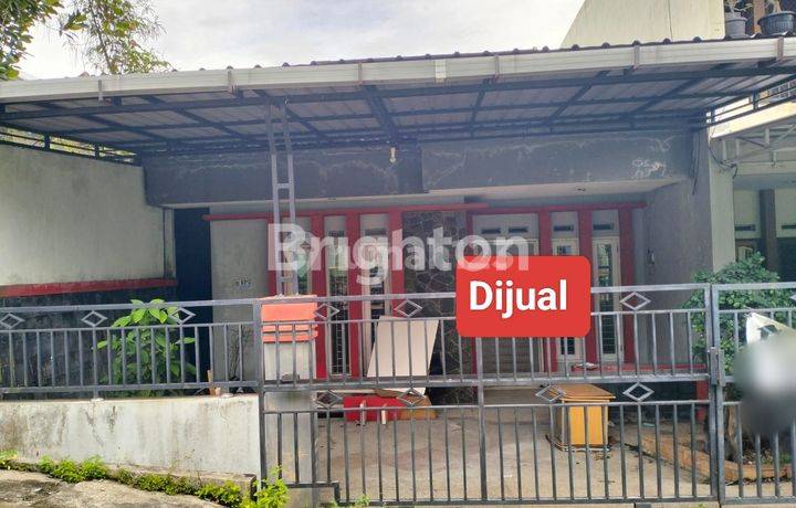 RUMAH DIJUAL DENGAN FURNITURE NYA  DI BUMI RENGGANIS 