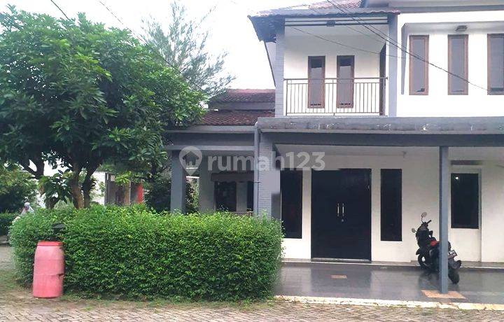 Rumah hook 2 lantai di Cibubur Villa 2 Harjamukti Depok