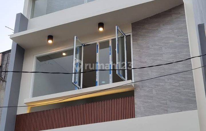 Dijual Rumah minimalis modern 3 Lantai di Duri Kepa