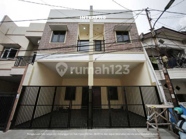 Rumah Brand New 3 Lantai Dijual Tanjung Duren Hadap Utara - 52M2