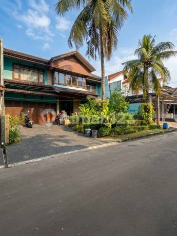 Rumah Siap Huni Dalam Komplek, Halaman Luas dan Nyaman