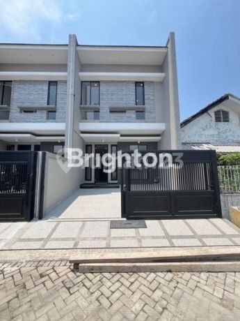 Klampis Baru Gress near Manyar Kertoadi, Manyar Jaya, Manyar Tirtoyoso, Manyar Tirtoasri, Manyar Tirtomoyo, Manyar Kartika.