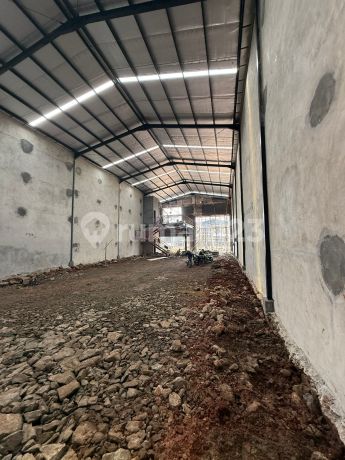 Dijual gudang gandeng di kawasan pergudangan Blessindo Legok, Tangerang. Akses container 40ft