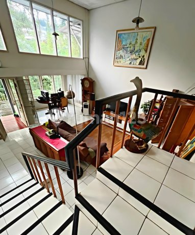 Rumah Asri dengan Lahan Luas di Perumahan Sersan Bajuri Sayap Setiabudi Kota Bandung