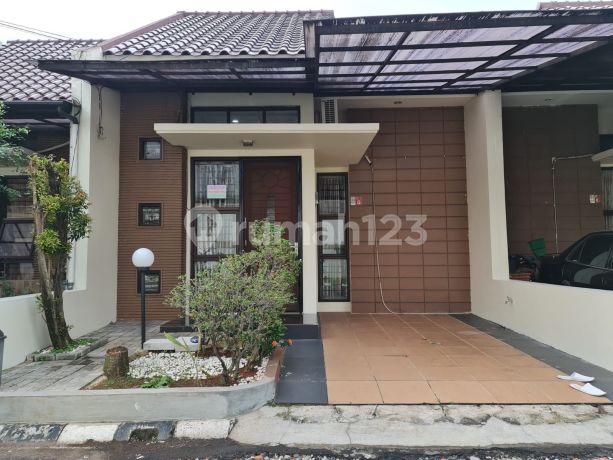 SHM House 15 Minutes to Pamulang Square South Facing J-38261