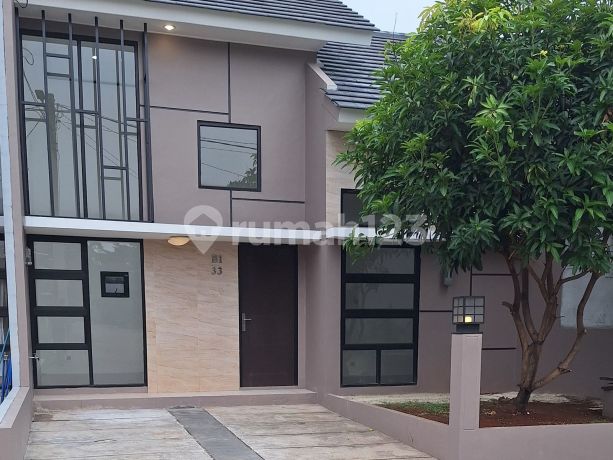 2-Story Well-Maintained House in Bogor, 12 Minutes to Terminal, South Facing J39128