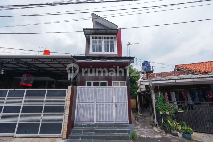 Ready-to-Occupy 2-Story House with SHM, 10 Minutes to Cijantung Mall, KPR Assisted J-39145