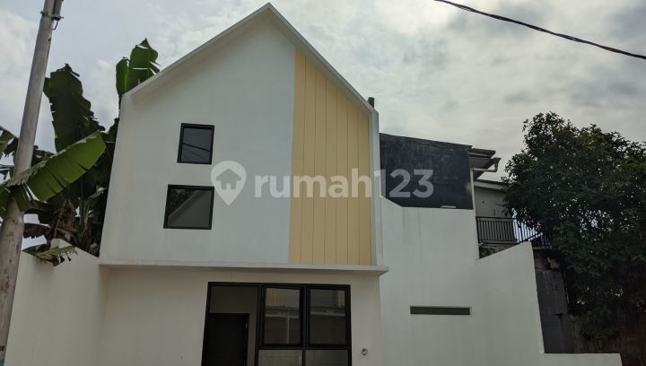 Rumah 2 Lt SHM dekat Plasa Cibubur Dibantu KPR J-35697 Rumah 2 Lt SHM dekat Plasa Cibubur Dibantu KPR J-35697