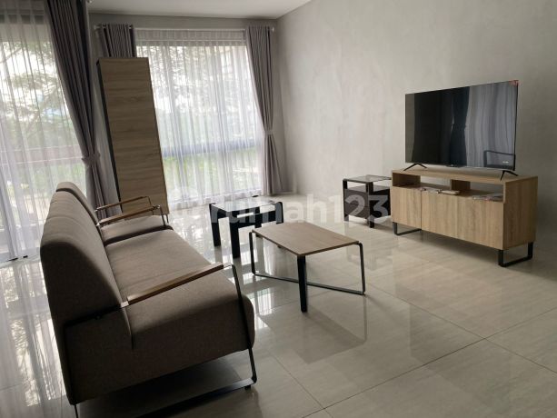 Disewakan Llyod 2Br, Lantai Rendah,Tower M, View : Pool (Mimi)