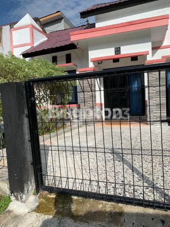 DIJUAL RUMAH TENGAH KOTA BERNUANSA MINIMALIS ELEGAN LOKASI DALAM PERUMAHAN BUMI SEMPAJA AMAN NYAMAN HARGA NEGO